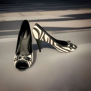 Naturalizer Posh Leather Zebra Print Stiletto Peep Toe Pump Women's size 8.5M